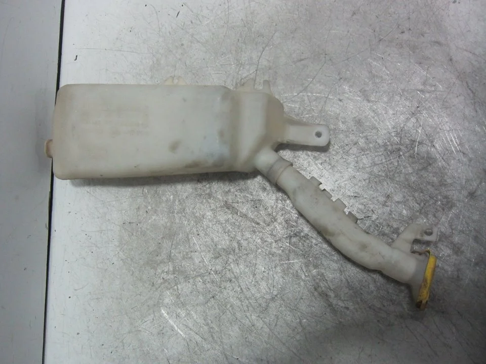 Foto de DEPOSITO LIMPIA RENAULT CLIO III 1.2 (75 CV / 55 KW) referencia 8200212701