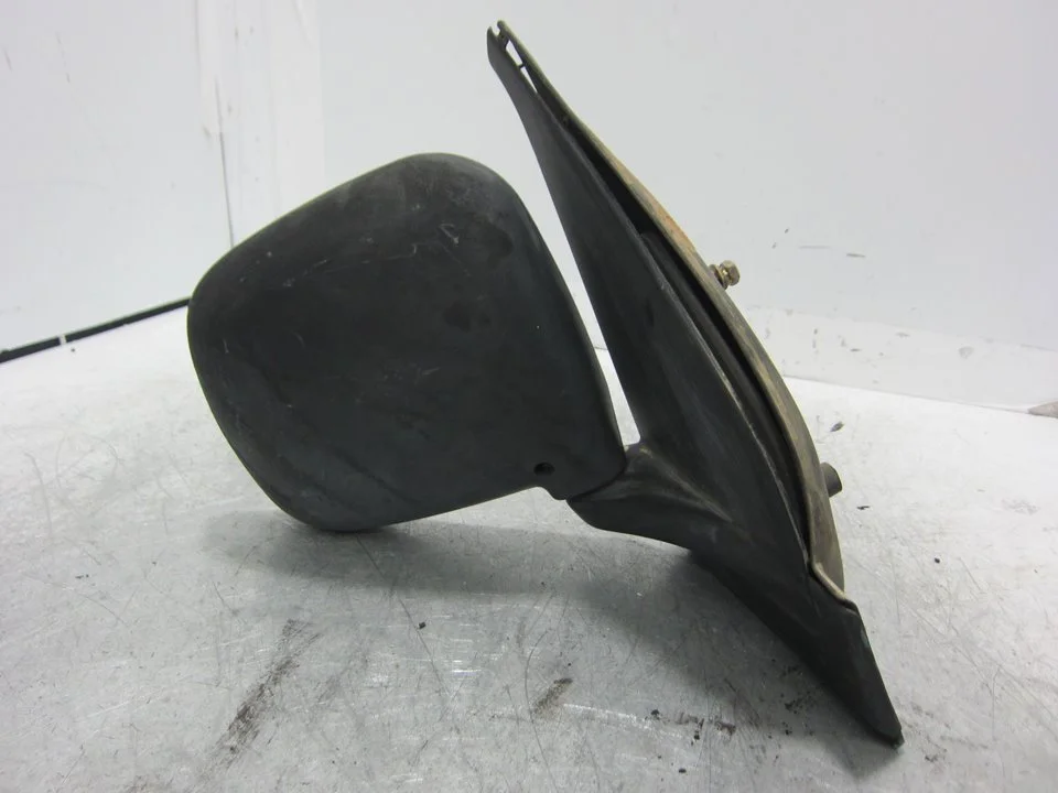 Foto de RETROVISOR DERECHO NISSAN VANETTE CARGO referencia E9020068