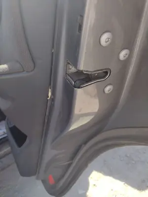 Foto de CERRADURA PUERTA TRASERA DERECHA BMW SERIE X5 (E53) 3.0 Turbodiesel CAT (218 CV / 160 KW)