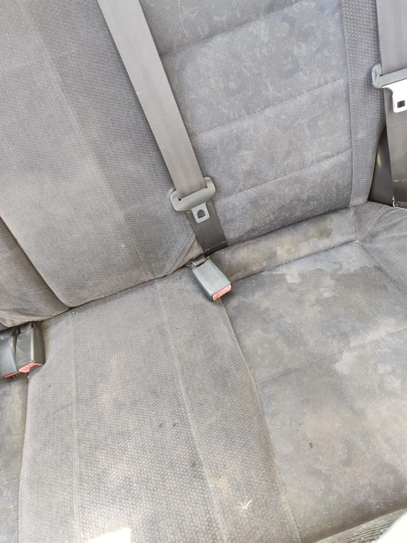 Foto de ENGANCHE CINTURON TRASERO IZQUIERDO TOYOTA COROLLA (E11) 2.0 Turbodiesel CAT (90 CV / 66 KW)