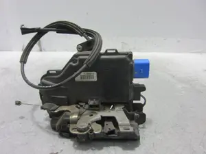 Foto de CERRADURA PUERTA TRASERA DERECHA SEAT ALTEA XL (5P5) 1.9 TDI (105 CV / 77 KW) referencia 7L0839016