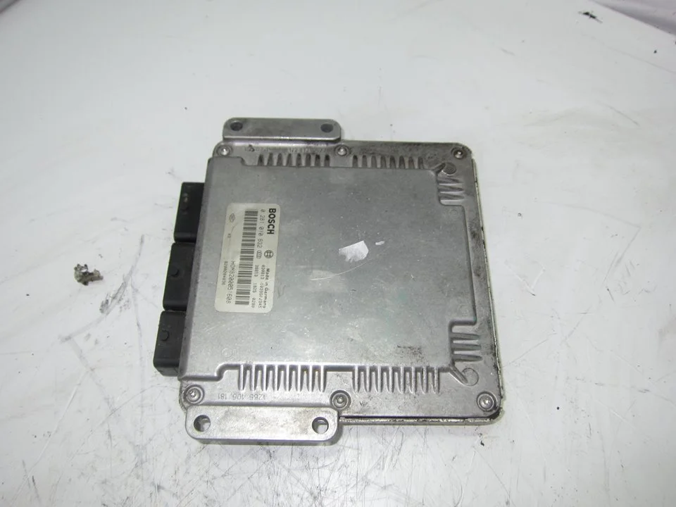 Foto de CENTRALITA MOTOR UCE RENAULT TRAFIC II FURGÓN referencia 0281010632