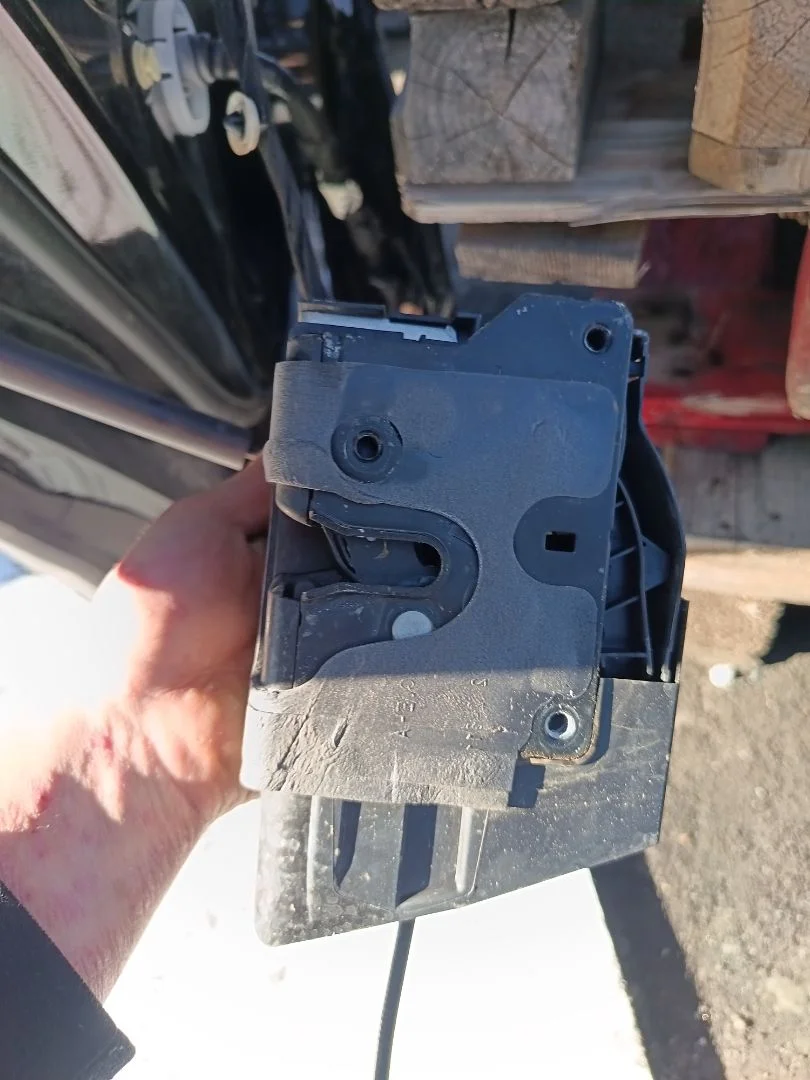 Foto de CERRADURA PUERTA TRASERA IZQUIERDA LAND ROVER RANGE ROVER EVOQUE 2.0 Td4 CAT (150 CV / 110 KW) referencia C88869102