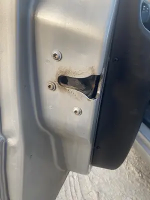 Foto de CERRADURA PUERTA DELANTERA IZQUIERDA FORD FOCUS BERLINA (CAK)