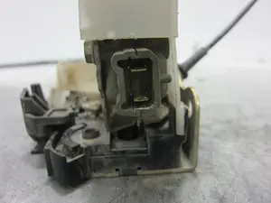 Foto de CERRADURA PUERTA DELANTERA DERECHA RENAULT CLIO II FASE I (B/CB0) 1.9 Diesel (64 CV / 47 KW) referencia 7701045305 foto 6