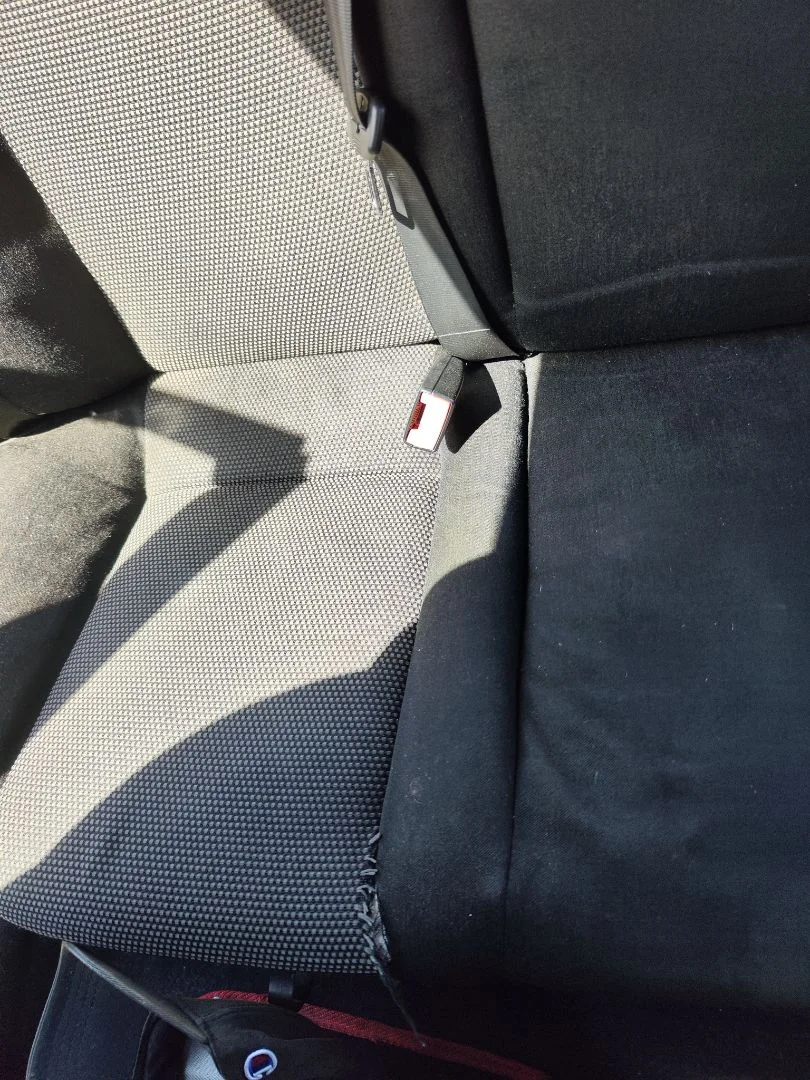 Foto de ENGANCHE CINTURON TRASERO CENTRAL SEAT LEON (1M1) 1.9 TDI (90 CV / 66 KW)