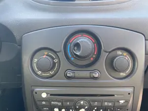 Foto de MANDO CALEFACCION / AIRE ACONDICIONADO RENAULT CLIO III 1.5 dCi Diesel (68 CV / 50 KW)