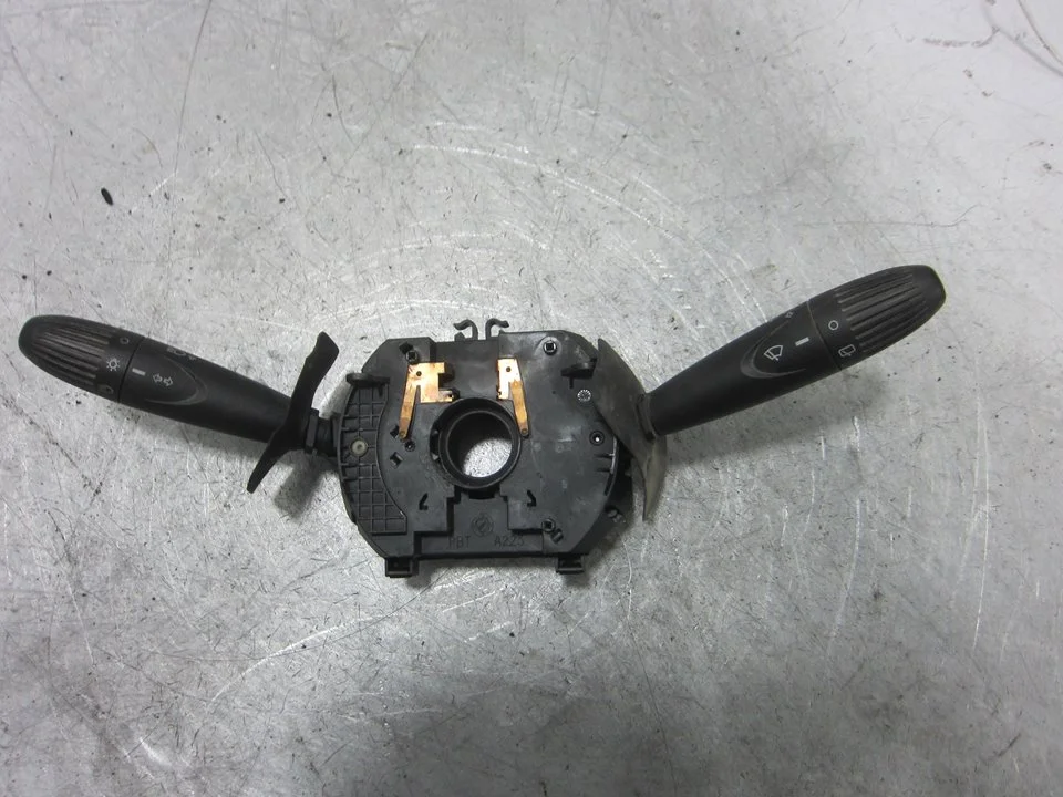 Foto de MANDO MULTIFUNCION FIAT II PUNTO (188) BERLINA 1.2 CAT (60 CV / 44 KW) referencia 10400563480