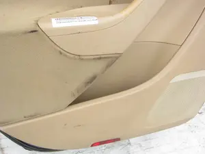 Foto de GUARNECIDO PUERTA TRASERA IZQUIERDA VOLKSWAGEN PASSAT BERLINA (3C2) 2.0 TDI (140 CV / 103 KW) foto 4