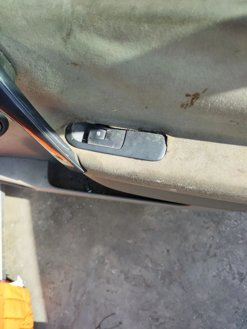 Foto de MANDO ELEVALUNAS DELANTERO DERECHO RENAULT SCENIC II 1.5 dCi Diesel (101 CV / 74 KW) referencia 8200315027