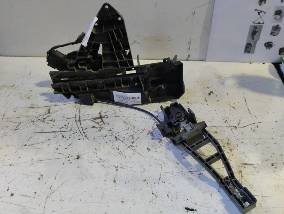Foto de CERRADURA PUERTA DELANTERA IZQUIERDA FORD FOCUS BERLINA (CAP) 1.8 TDCi Turbodiesel CAT (116 CV / 85 KW) referencia 3M5AR21813EU