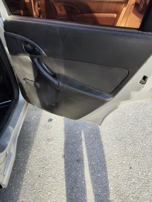 Foto de GUARNECIDO PUERTA TRASERA DERECHA FORD FOCUS FAMILIAR (CAK) 1.8 16V CAT (116 CV / 85 KW) referencia 1102247 foto 2