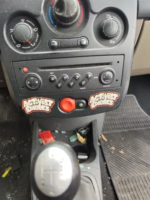Foto de SISTEMA AUDIO / RADIO CD RENAULT CLIO III 1.5 dCi Diesel CAT (86 CV / 63 KW)