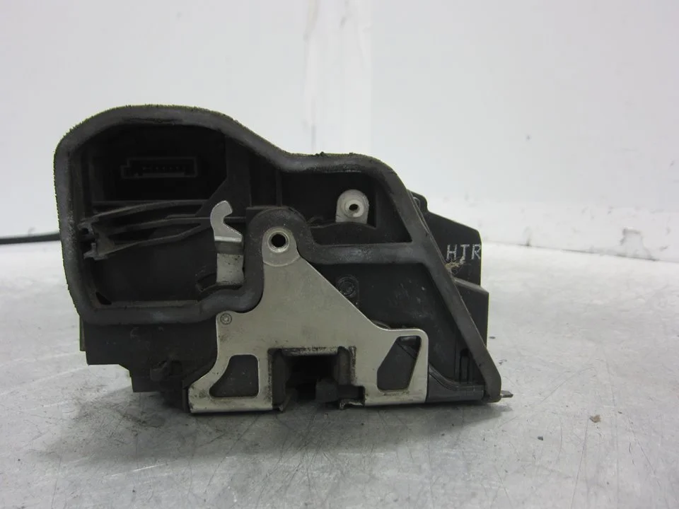 Foto de CERRADURA PUERTA TRASERA DERECHA BMW SERIE 1 BERLINA (E81/E87) 1.6 16V CAT (116 CV / 85 KW) referencia 7167076