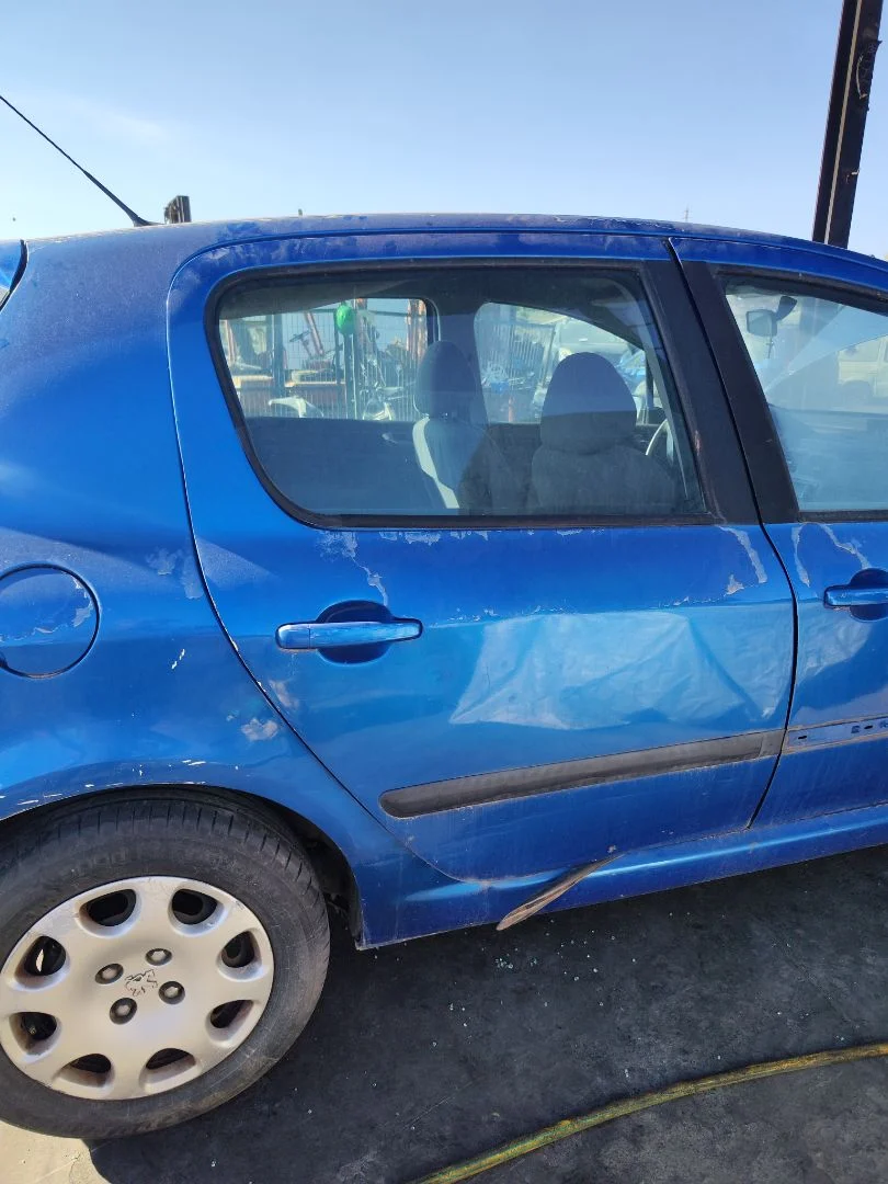 Foto de PUERTA TRASERA DERECHA PEUGEOT 307 (S1)(04.2001) 1.6 16V CAT (109 CV / 80 KW) referencia 9008K4