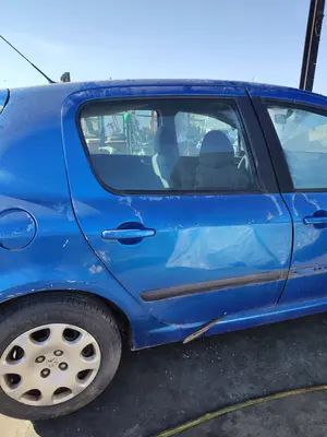 Foto de PUERTA TRASERA DERECHA PEUGEOT 307 (S1)(04.2001) 1.6 16V CAT (109 CV / 80 KW) referencia 9008K4