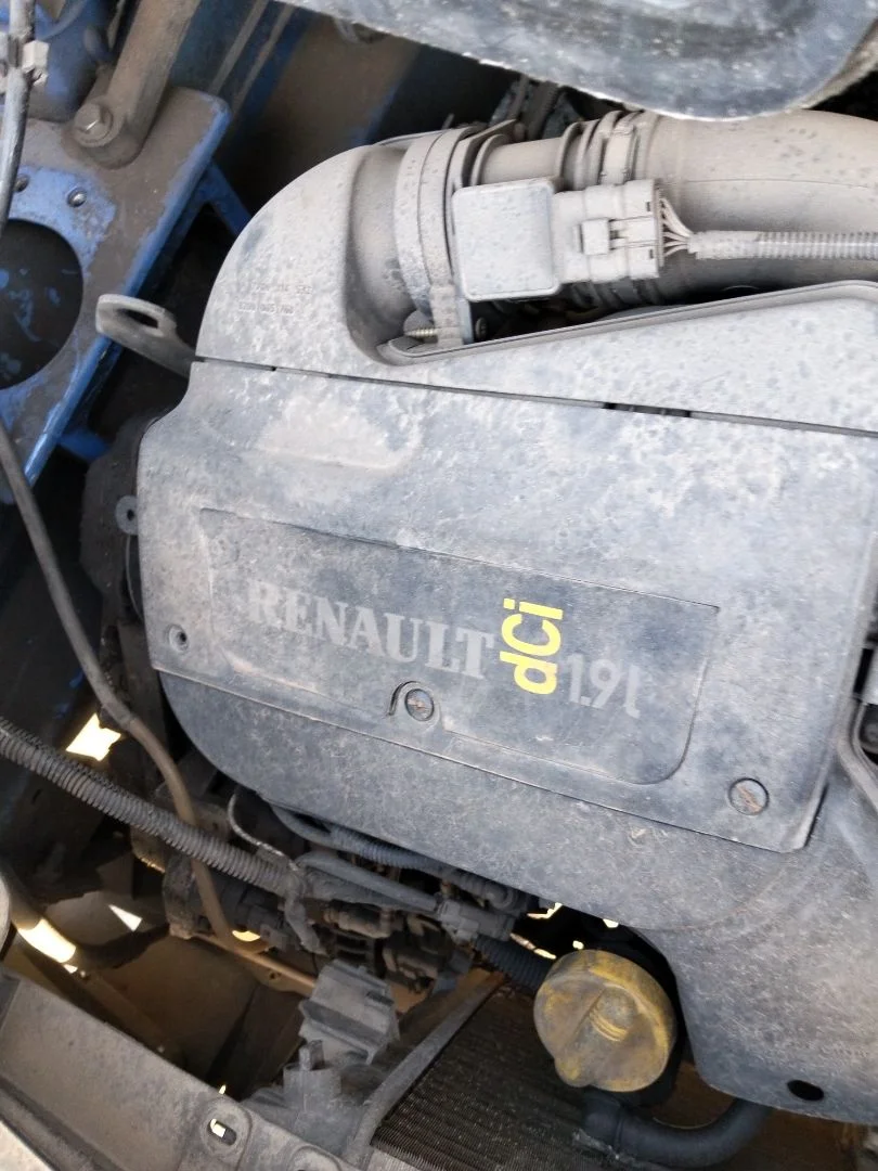 Foto de CAJA FILTRO AIRE RENAULT TRAFIC II COMBI 1.9 Diesel (101 CV / 74 KW)