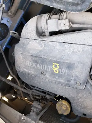 Foto de CAJA FILTRO AIRE RENAULT TRAFIC II COMBI 1.9 Diesel (101 CV / 74 KW)