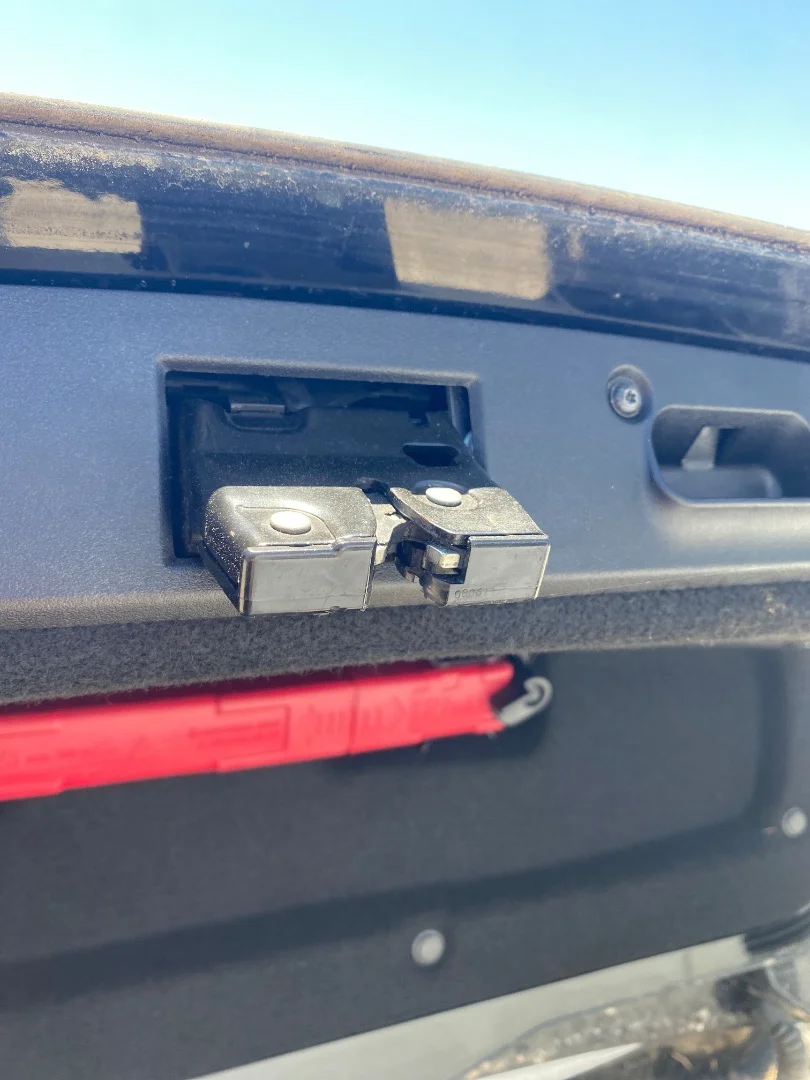 Foto de CERRADURA MALETERO / PORTON MERCEDES-BENZ CLK (BM 209) CABRIO 1.8 CAT (163 CV / 120 KW)