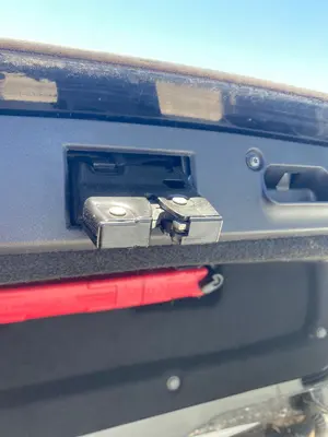 Foto de CERRADURA MALETERO / PORTON MERCEDES-BENZ CLK (BM 209) CABRIO 1.8 CAT (163 CV / 120 KW)