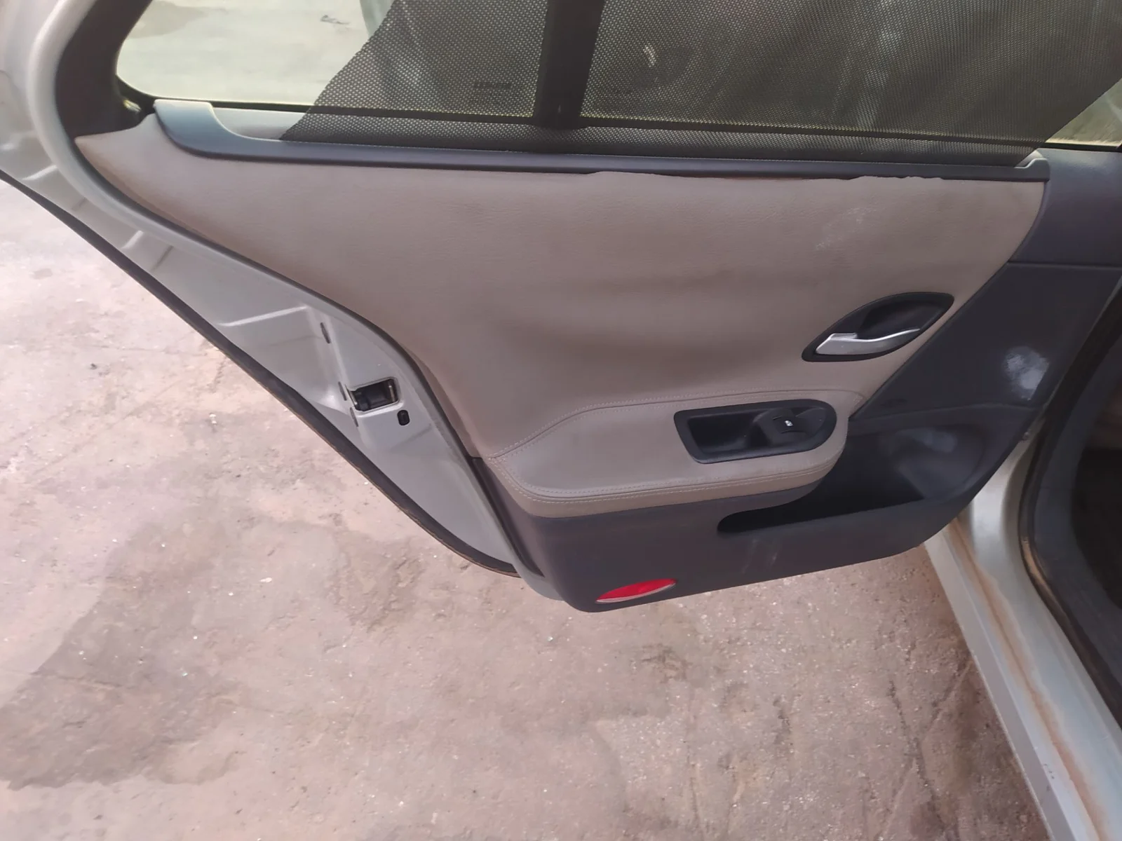 Foto de MANDO ELEVALUNAS TRASERO IZQUIERDO RENAULT LAGUNA II (BG0) 2.2 dCi Turbodiesel (150 CV / 110 KW)