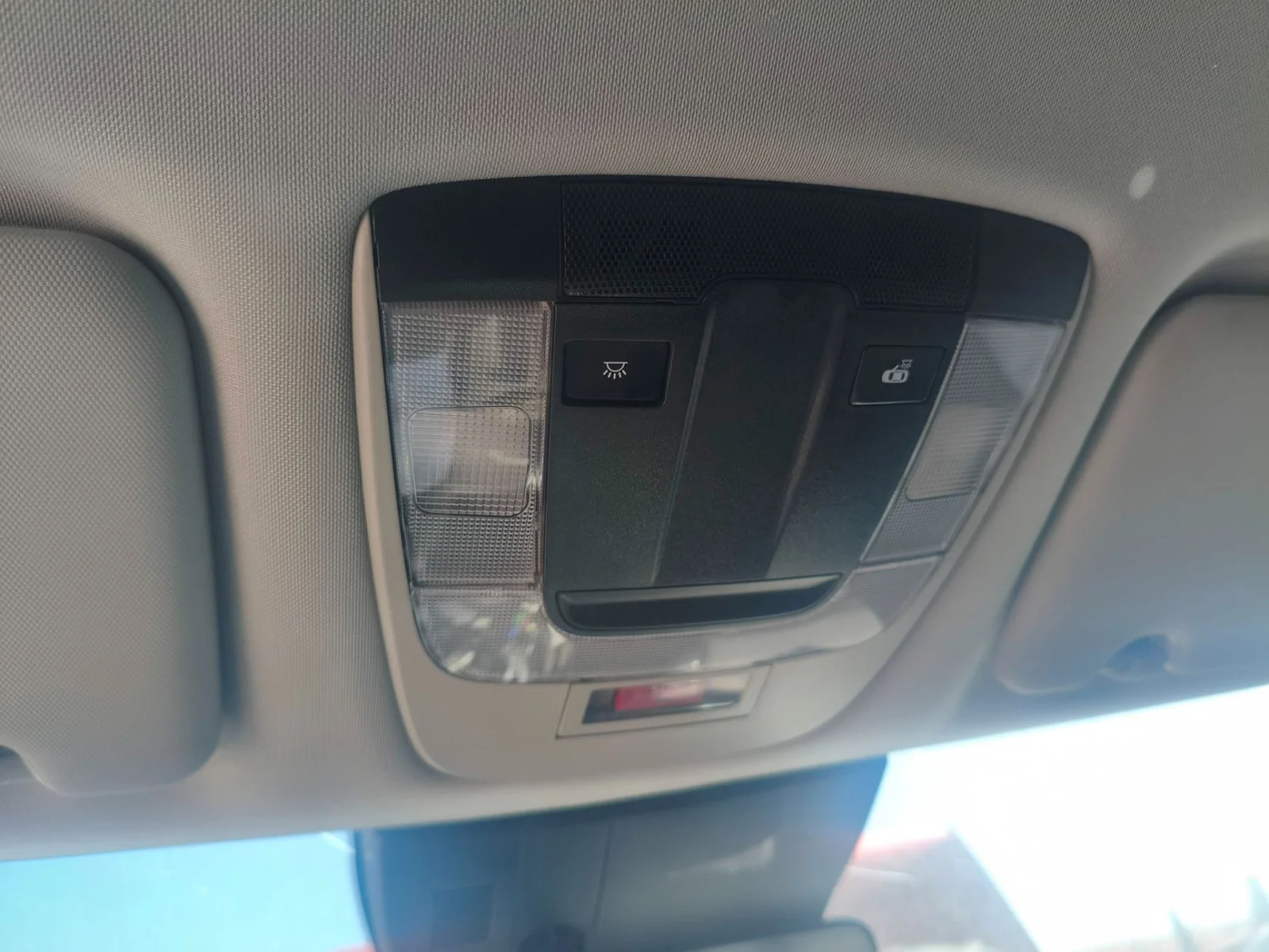 Foto de LUZ INTERIOR KIA SPORTAGE (NQ5) 1.6 T-GDI CAT (160 CV / 118 KW) referencia 92800R2030ED