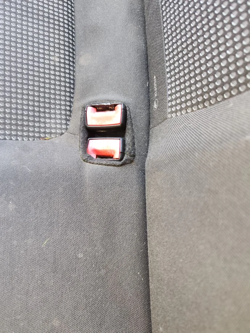 Foto de ENGANCHE CINTURON TRASERO DERECHO OPEL CORSA D 1.2 16V CAT (Z 12 XEP / LB4) (80 CV / 59 KW)
