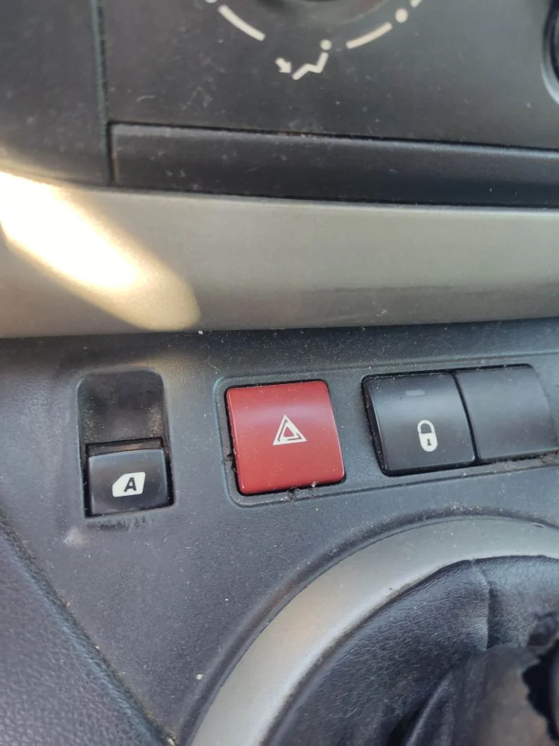 Foto de WARNING PEUGEOT PARTNER TEPEE 1.6 16V HDi CAT (9HT / DV6BTED4) (75 CV / 55 KW)