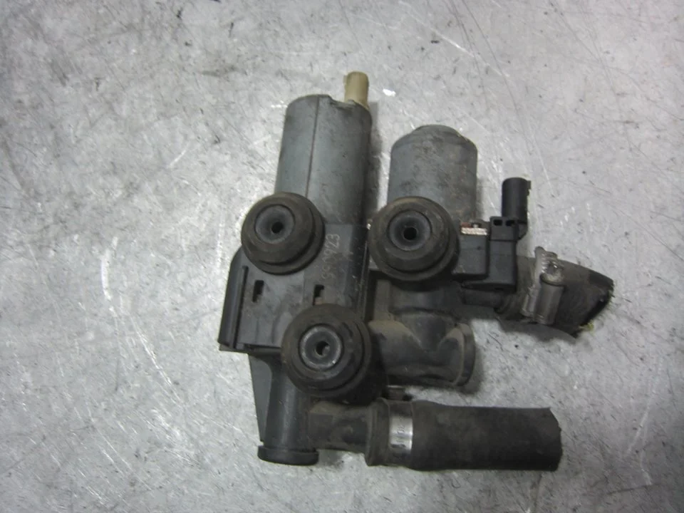 Foto de VALVULA INTERCAMBIO DE CALEFACCION BMW SERIE 3 BERLINA (E46) 3.0 24V Turbodiesel CAT (184 CV / 135 KW) referencia 64118369807