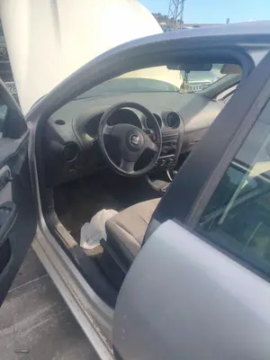 Foto de GOMAS CONTORNO PUERTA SEAT IBIZA (6L1) 1.4 16V (75 CV / 55 KW)