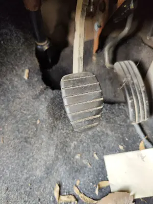 Foto de PEDAL FRENO RENAULT CLIO III 1.4 16V (98 CV / 72 KW)