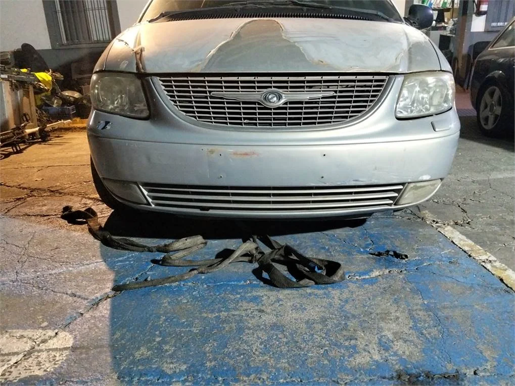 Foto de PARAGOLPES DELANTERO CHRYSLER VOYAGER (RG)