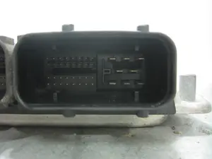 Foto de CENTRALITA MOTOR UCE SEAT IBIZA (6L1) 1.9 TDI (101 CV / 74 KW) referencia 038906019NE foto 5