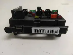 Foto de CAJA RELES / FUSIBLES PEUGEOT 307 (S1)(04.2001) 2.0 HDi CAT (90 CV / 66 KW) referencia 9643538080 foto 5