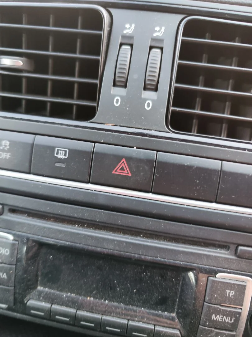 Foto de WARNING VOLKSWAGEN POLO V (6R1) 1.2 (60 CV / 44 KW)