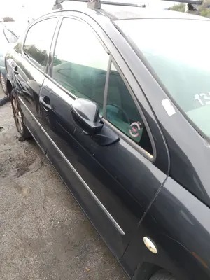Foto de PUERTA DELANTERA DERECHA PEUGEOT 407 2.0 16V HDi FAP CAT (RHR / DW10BTED4) (136 CV / 100 KW)