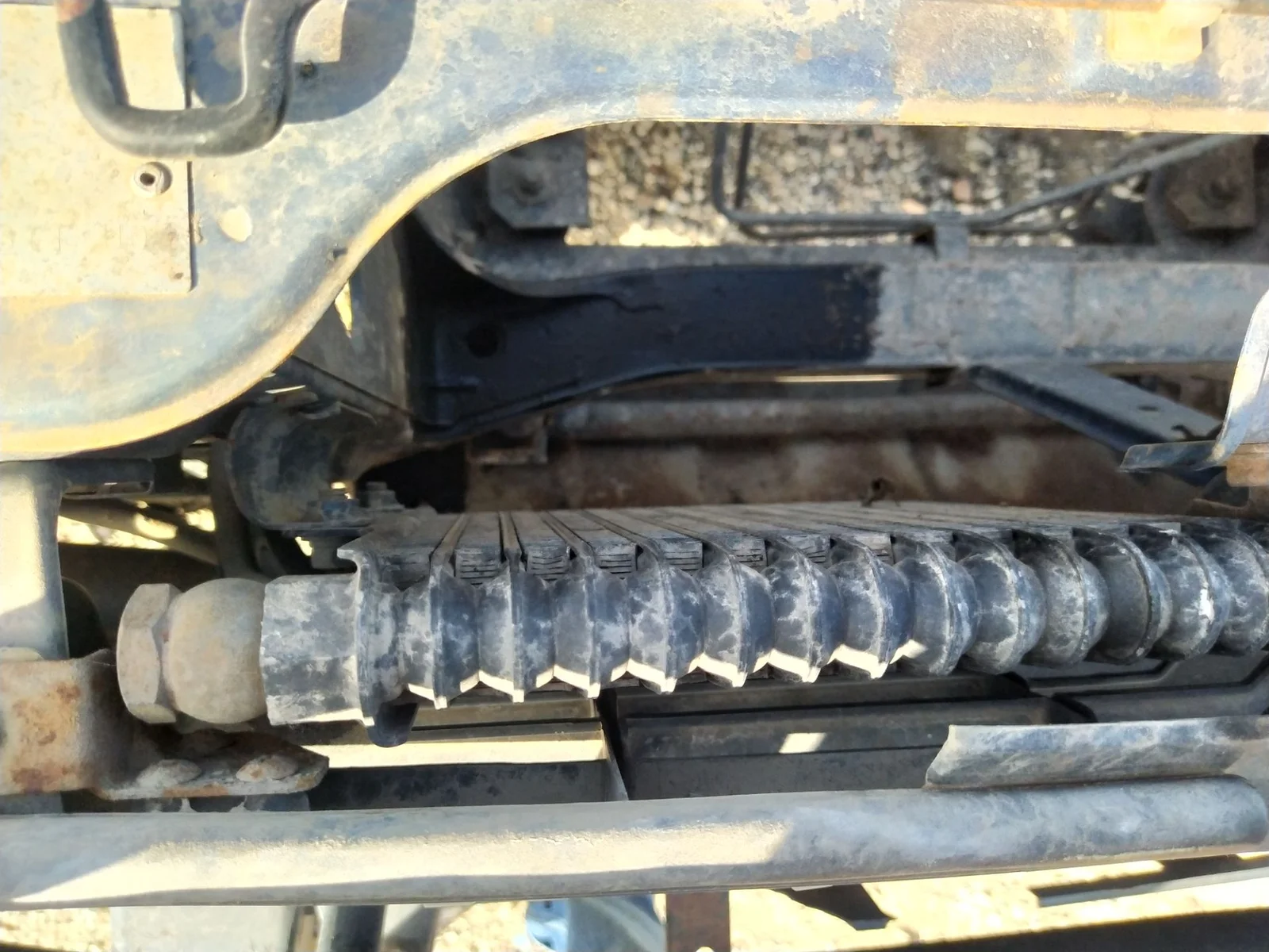 Foto de CONDENSADOR / RADIADOR AIRE ACONDICIONADO MITSUBISHI MONTERO (V20/V40) 2.5 Turbodiesel (99 CV / 73 KW)