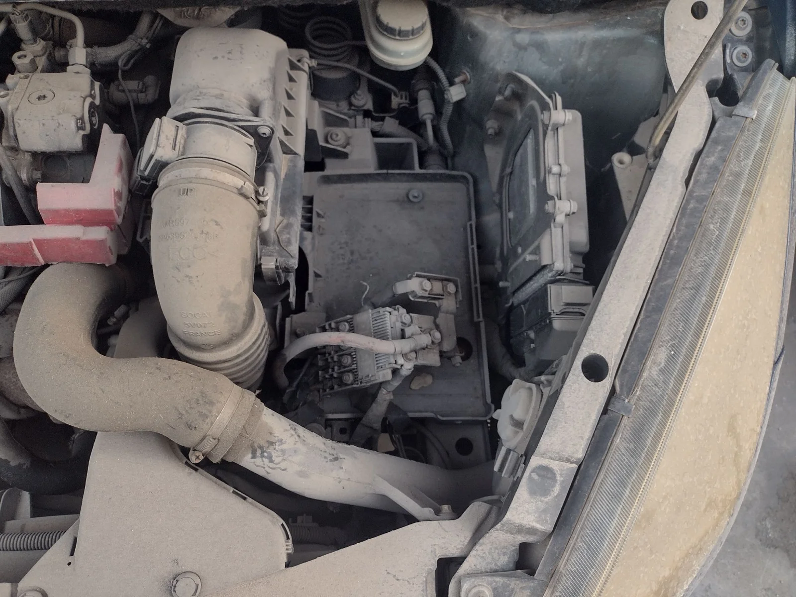 Foto de CAJA PRECALENTAMIENTO MITSUBISHI COLT CZ3 BERL. 5 (Z30A) 1.5 DI-D CAT (95 CV / 70 KW)