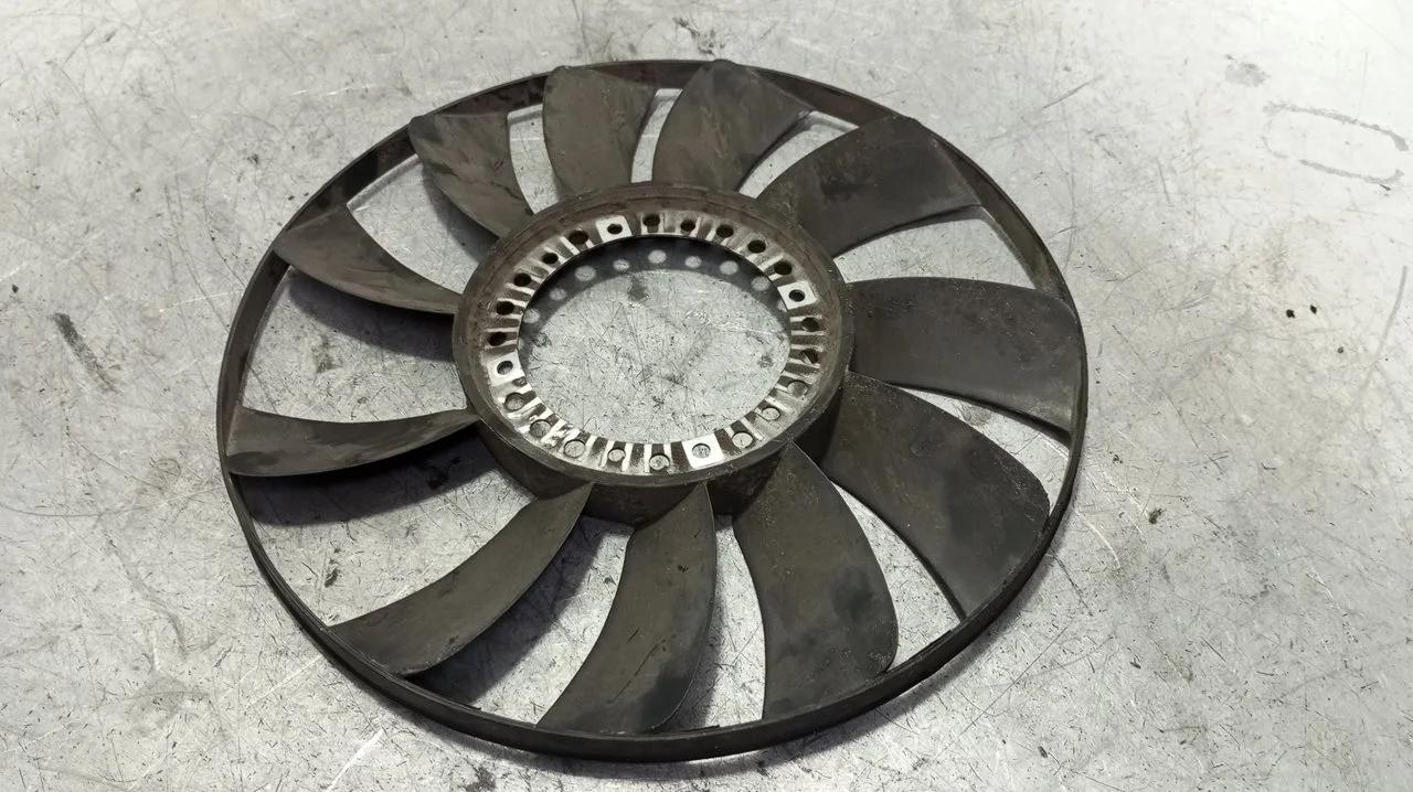 Foto de VENTILADOR VISCOSO MOTOR AUDI A4 BERLINA (8E) 1.9 TDI (131 CV / 96 KW) referencia 058121301B