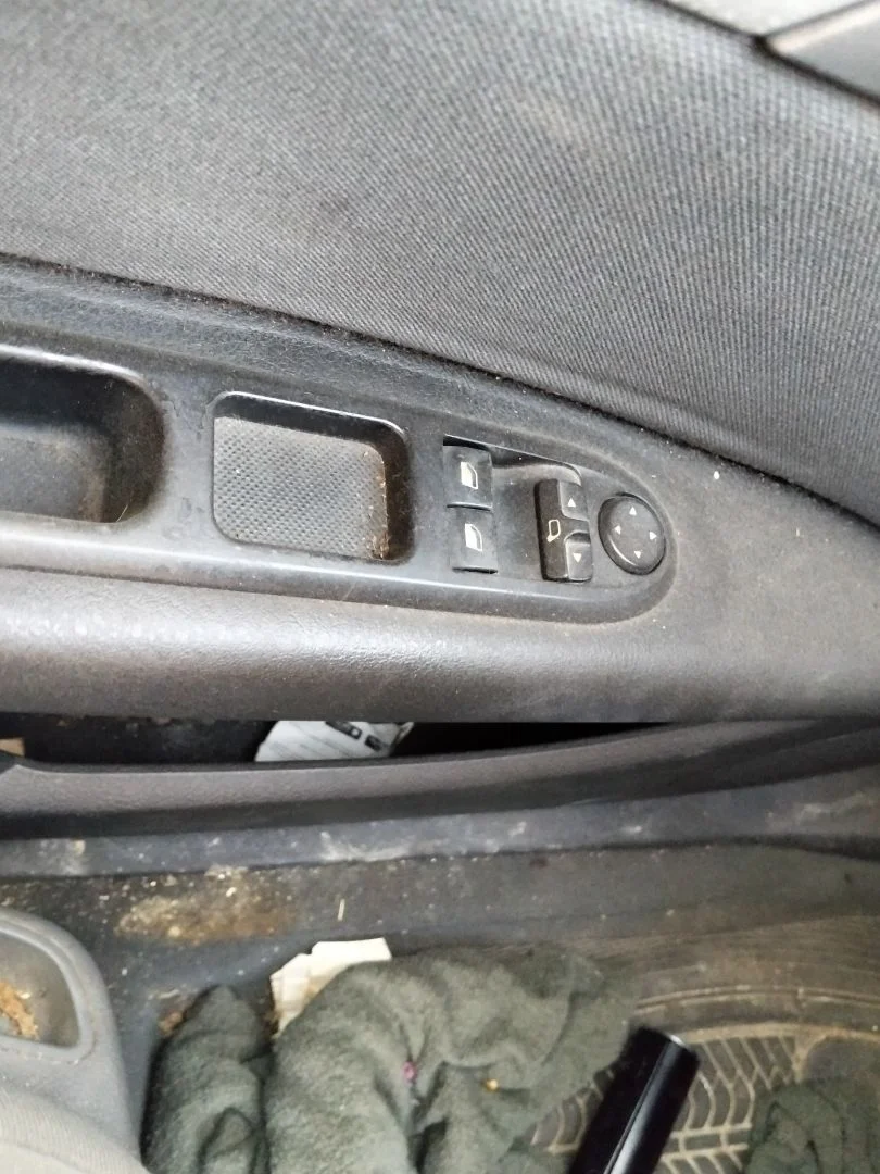 Foto de MANDO ELEVALUNAS DELANTERO IZQUIERDO PEUGEOT 407 1.6 HDi FAP CAT (9HZ / DV6TED4) (109 CV / 80 KW)