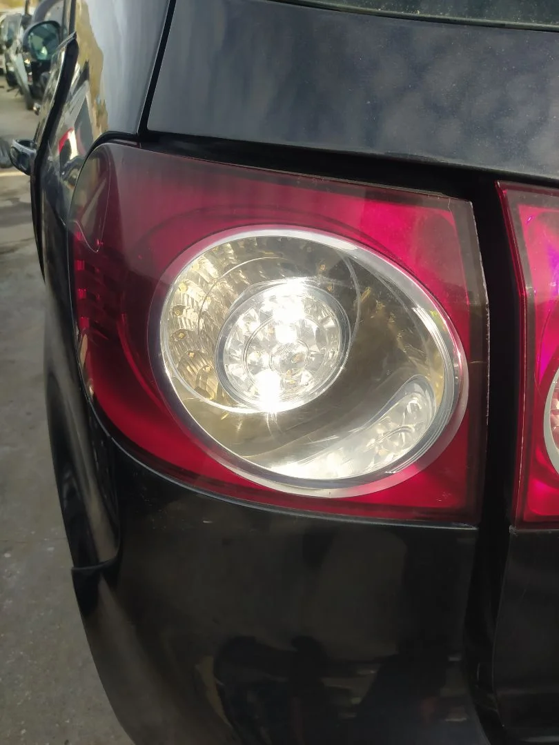 Foto de PILOTO TRASERO IZQUIERDO VOLKSWAGEN GOLF PLUS V (5M1) 1.9 TDI (105 CV / 77 KW)