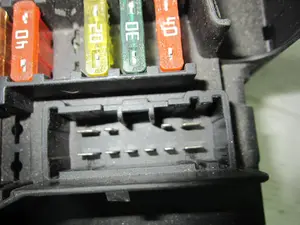 Foto de CAJA RELES / FUSIBLES BMW SERIE 5 BERLINA (E60) referencia 6906603 foto 6