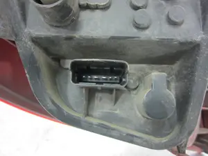Foto de PILOTO TRASERO DERECHO RENAULT CLIO III 1.5 dCi Diesel (68 CV / 50 KW) referencia 89035060 foto 3