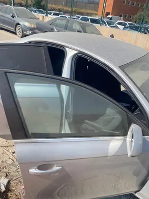 Foto de LUNA DELANTERA DERECHA AUDI A4 BERLINA (8K2) 2.0 16V TDI (143 CV / 105 KW)