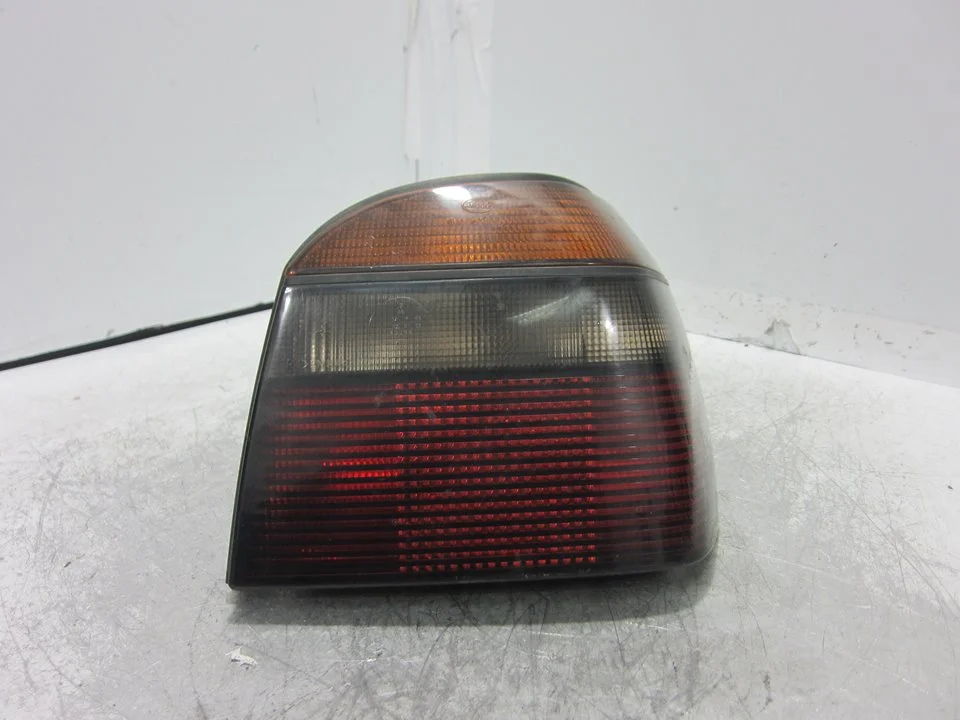 Foto de PILOTO TRASERO IZQUIERDO VOLKSWAGEN GOLF III (1H1)(11.1991) 2.0 (116 CV / 85 KW) referencia 1H6945112B