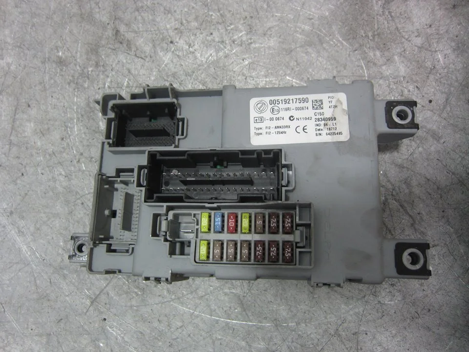 Foto de CAJA RELES / FUSIBLES FIAT II DOBLÒ (263) CARGO 1.3 16V JTD CAT (90 CV / 66 KW) referencia 00519217590