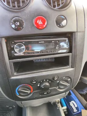Foto de SISTEMA AUDIO / RADIO CD CHEVROLET KALOS 1.2 CAT (72 CV / 53 KW)