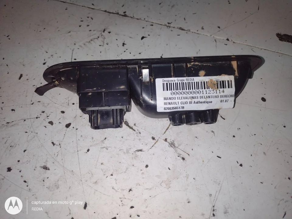 Foto de MANDO ELEVALUNAS DELANTERO DERECHO RENAULT CLIO III 1.5 dCi Diesel CAT (86 CV / 63 KW) referencia 8200356517B