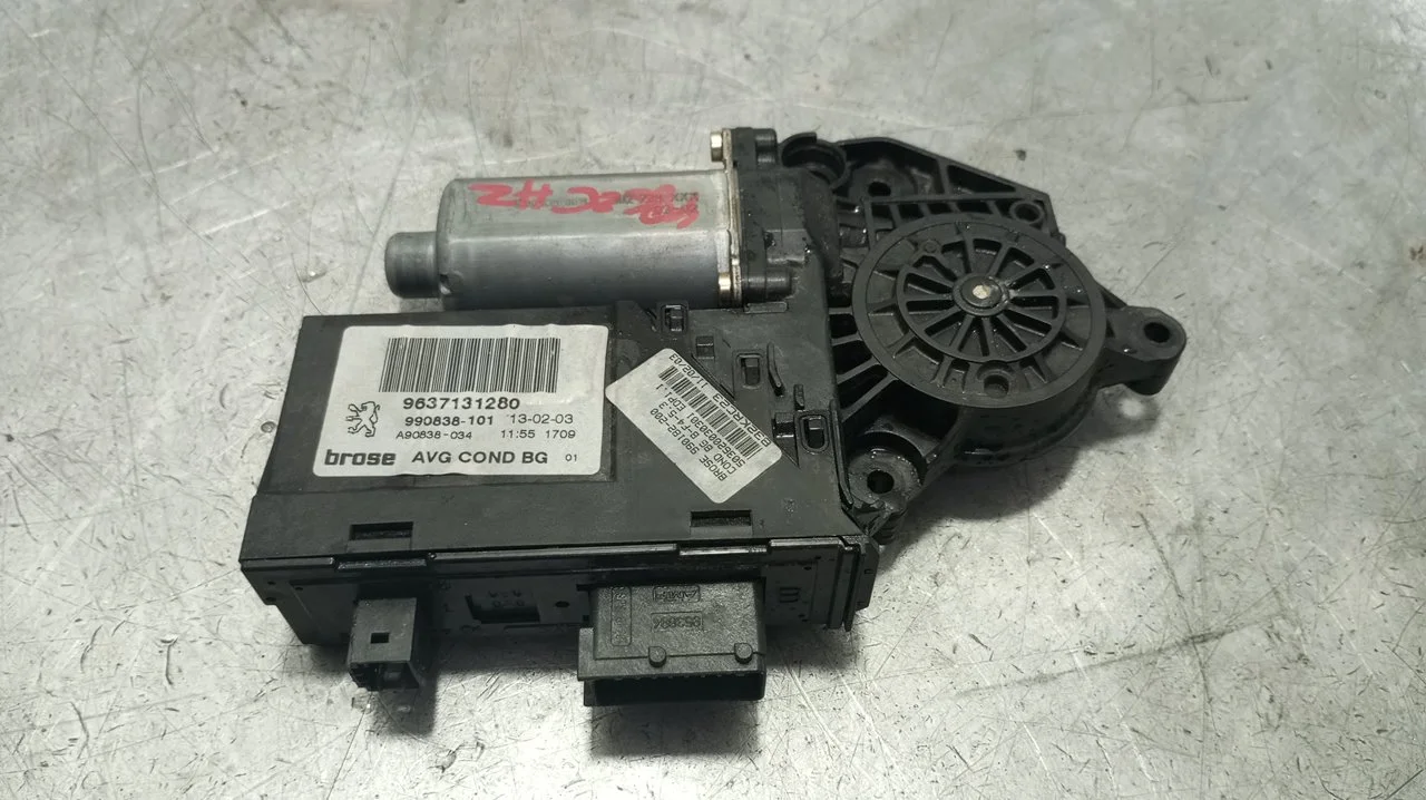 Foto de MOTOR ELEVALUNAS DELANTERO IZQUIERDO PEUGEOT 307 (S1)(04.2001) 2.0 HDi FAP CAT (109 CV / 80 KW) referencia 9637131280