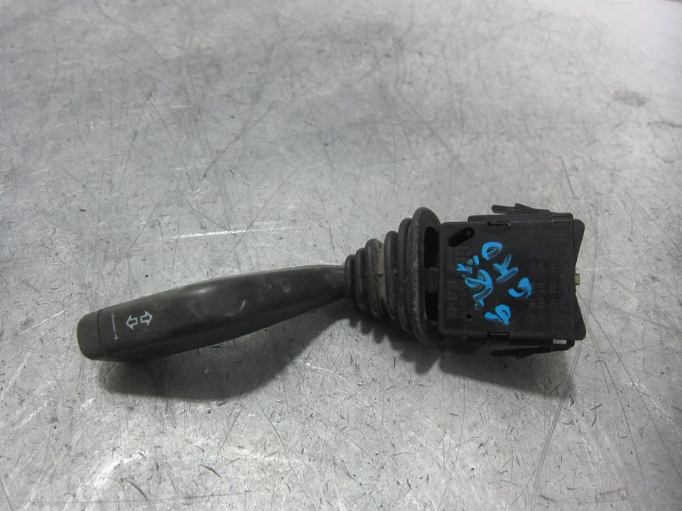 Foto de MANDO INTERMITENTES OPEL CORSA C 1.2 16V CAT (Z 12 XE / LW4) (75 CV / 55 KW) referencia 09185413